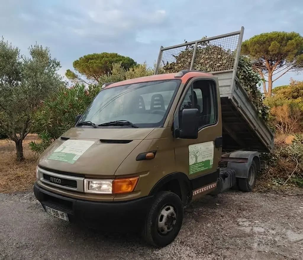 Camion professionnel Azurément Vert avec matériel